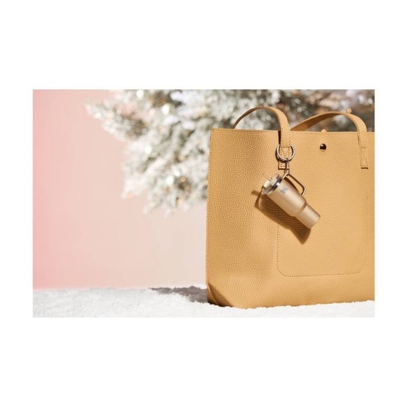 STANLEY x  E.L.F MINI QUENCHER ORNAMENT KEYCHAIN HONEY TALKS NIB - Picture 4 of 9